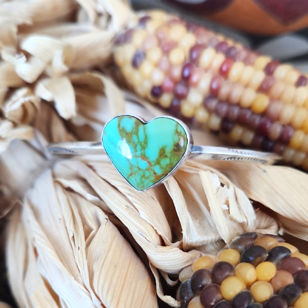 Beautiful NWOT Native American Navajo Turquoise Heart Stacker Cuff 💚🤎🎁